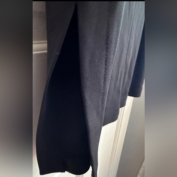 342. Ladies Ann Taylor Vintage Black Skirt with side slits - Picture 4 of 10
